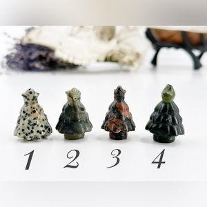Oh Christmas tree 🎄 Natural Stone Carvings Mini Crystal Palm Pocket Crystal